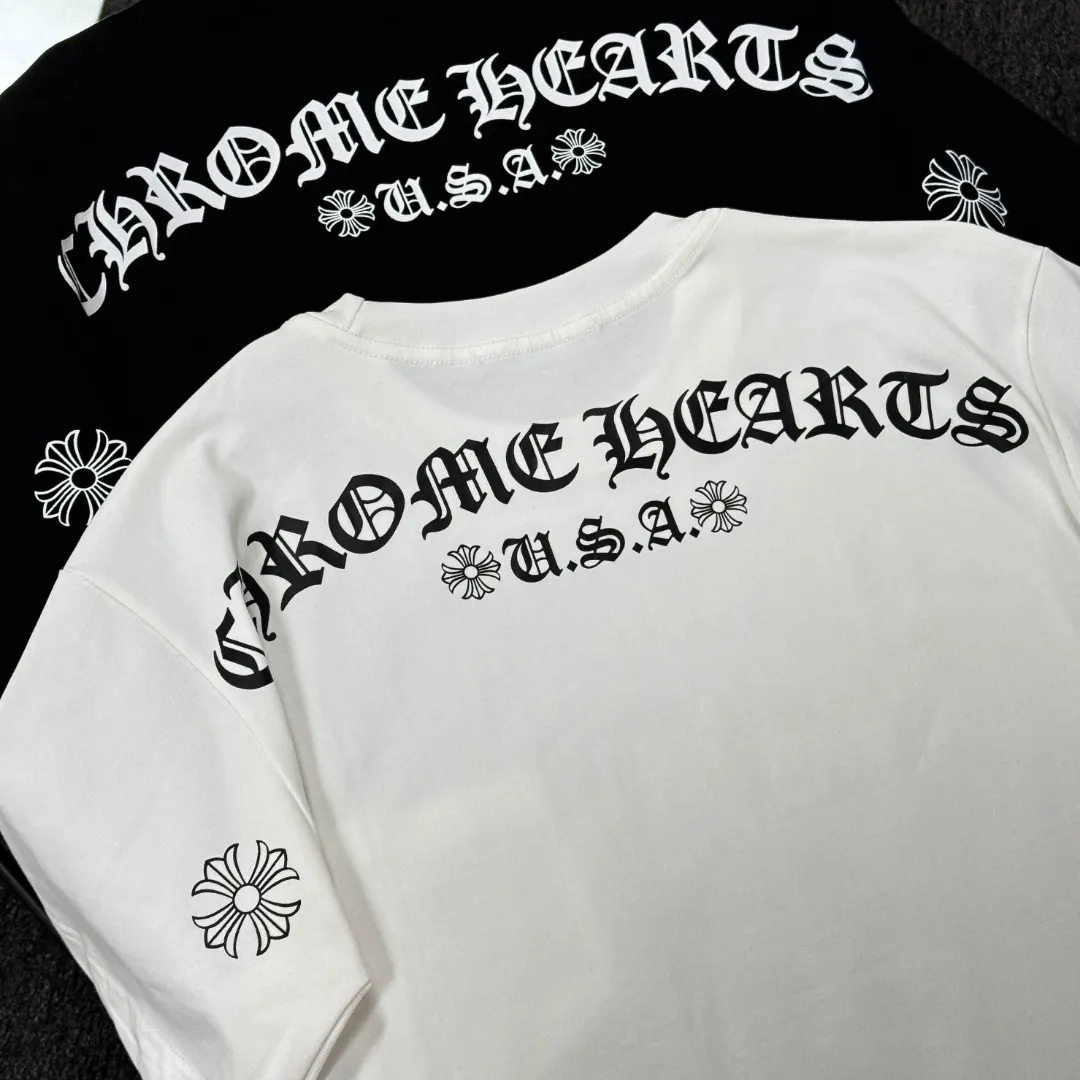 P170 Chrome Hearts 25 high-end versions. The fabric is made of 300 grams of high-density pure cotton. It does not deform or shrink. It has three labels. It is the same style for men and women. Technology: suede foaming + digital printing. Color: white, black. SIZE: S-XL.